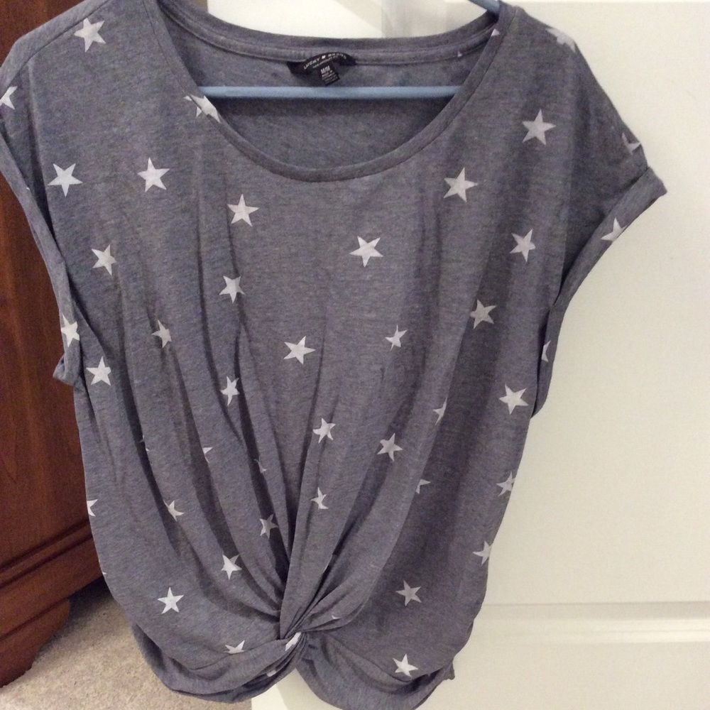 Grey and white star knot top gathered at bottom